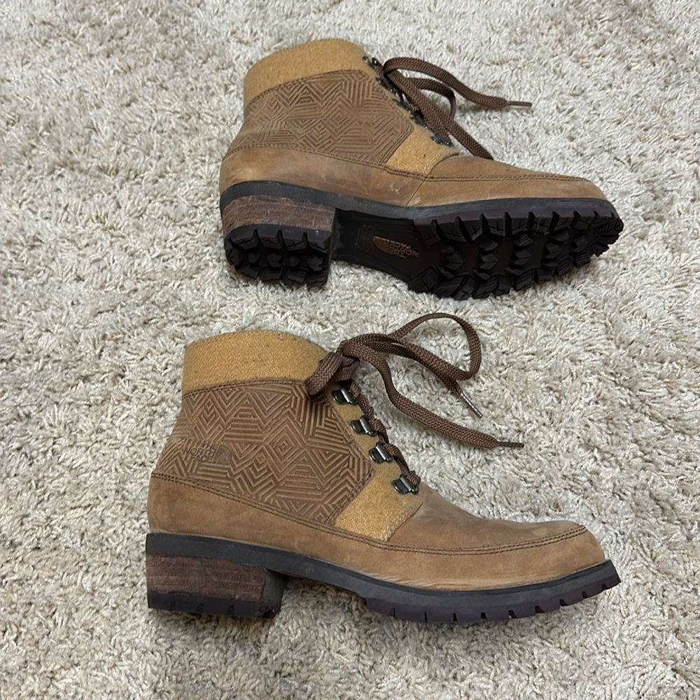 North Face women’s brown nubuck leather lace up ankle boots